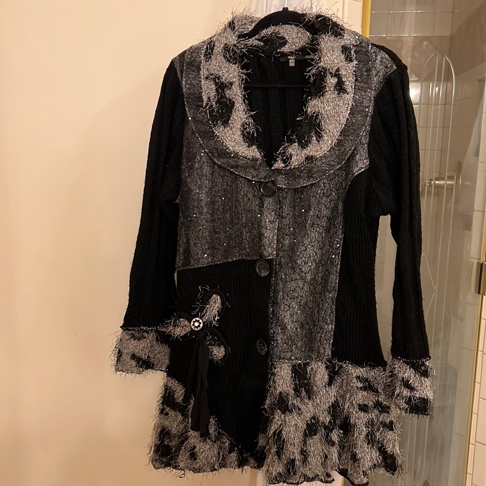 Milano Woman Black Sweater with stones and animal print.